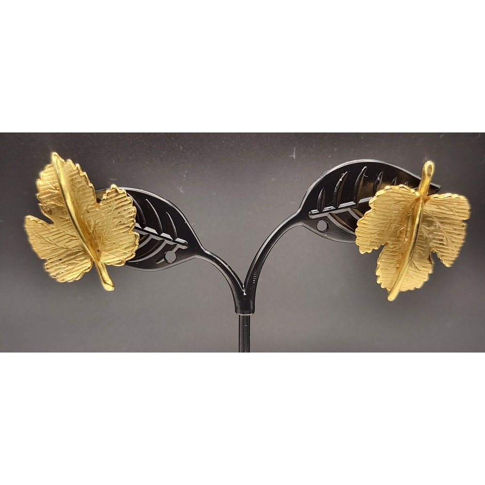 Vintage Gold Tone Maple Leaf Stud Earrings Textured Botanical Nature Jewelry